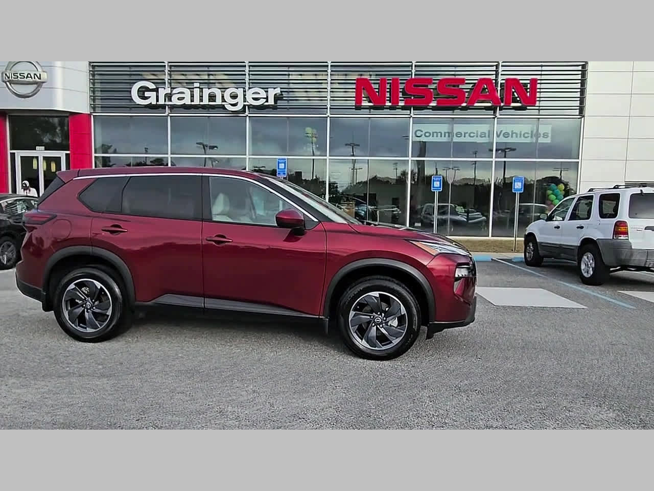 Used 2025 Nissan Rogue SV FWD image 38