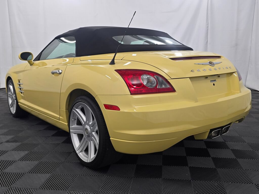 Used 2005 Chrysler Crossfire Limited RWD image 3