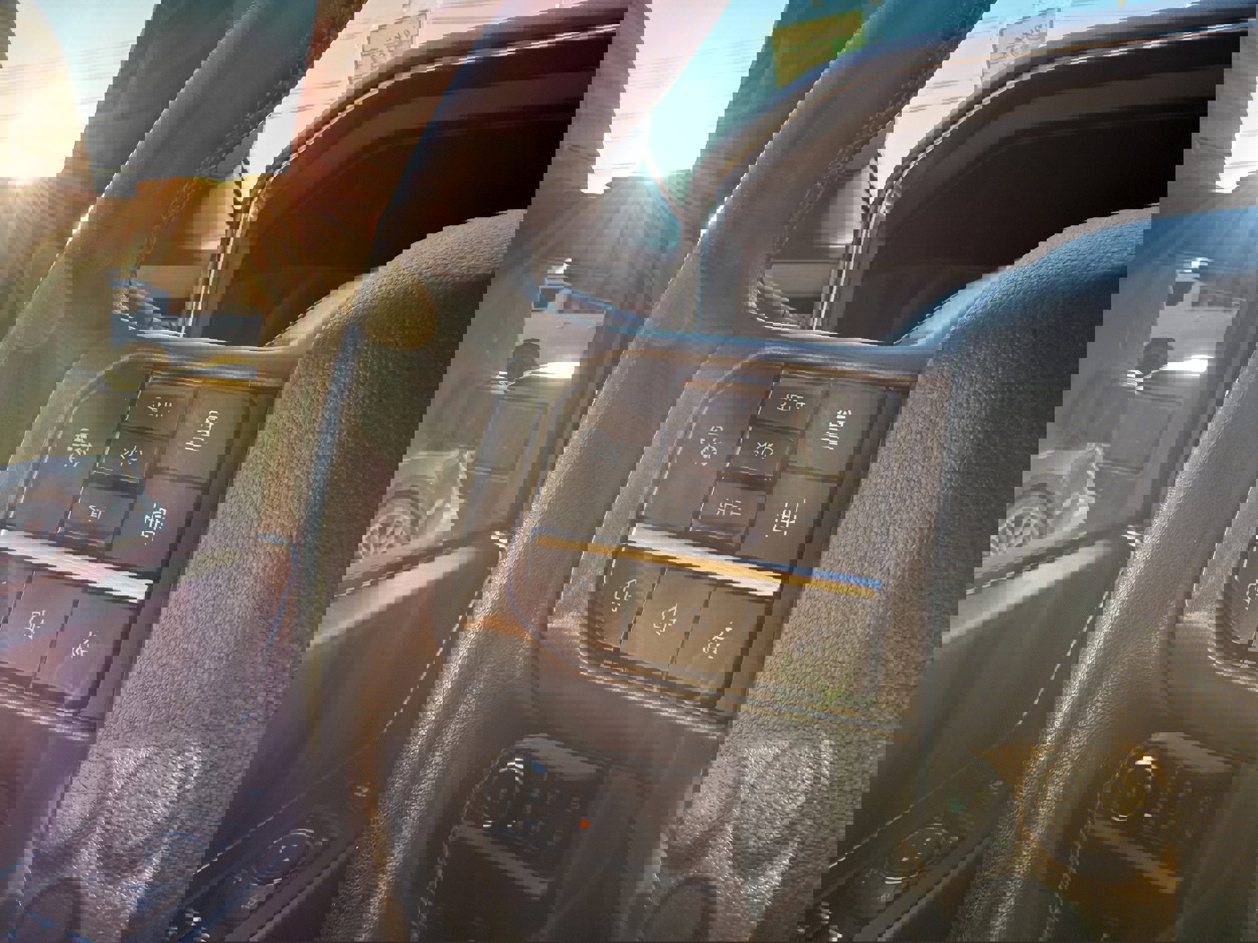 Used 2025 Ford F250 Lariat w/ Black Appearance Package image 17