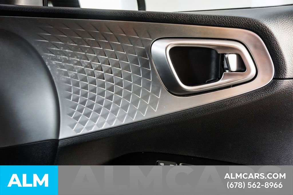 Used 2025 Kia Soul LX w/ LX Technology Package FWD image 40