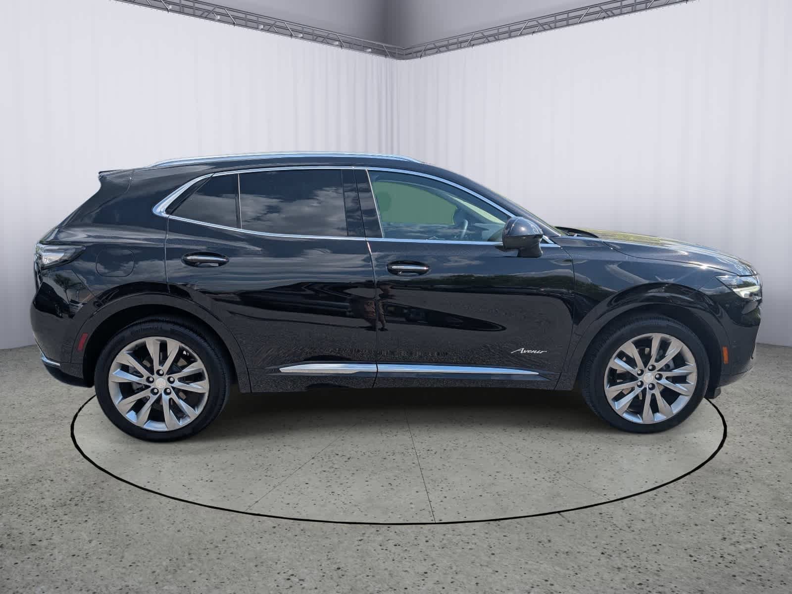 Certified 2021 Buick Envision Avenir w/ Technology Package II AWD/4WD image 2