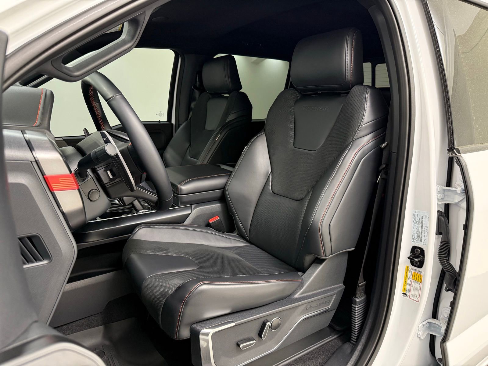 Used 2025 Ford F150 Raptor AWD/4WD image 18