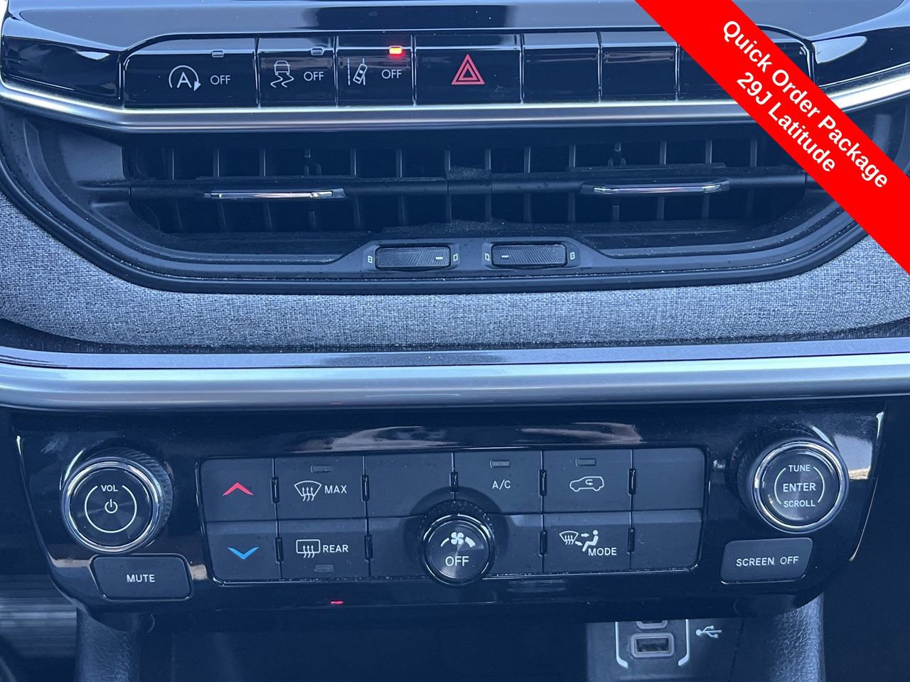 Used 2024 Jeep Compass Latitude image 6