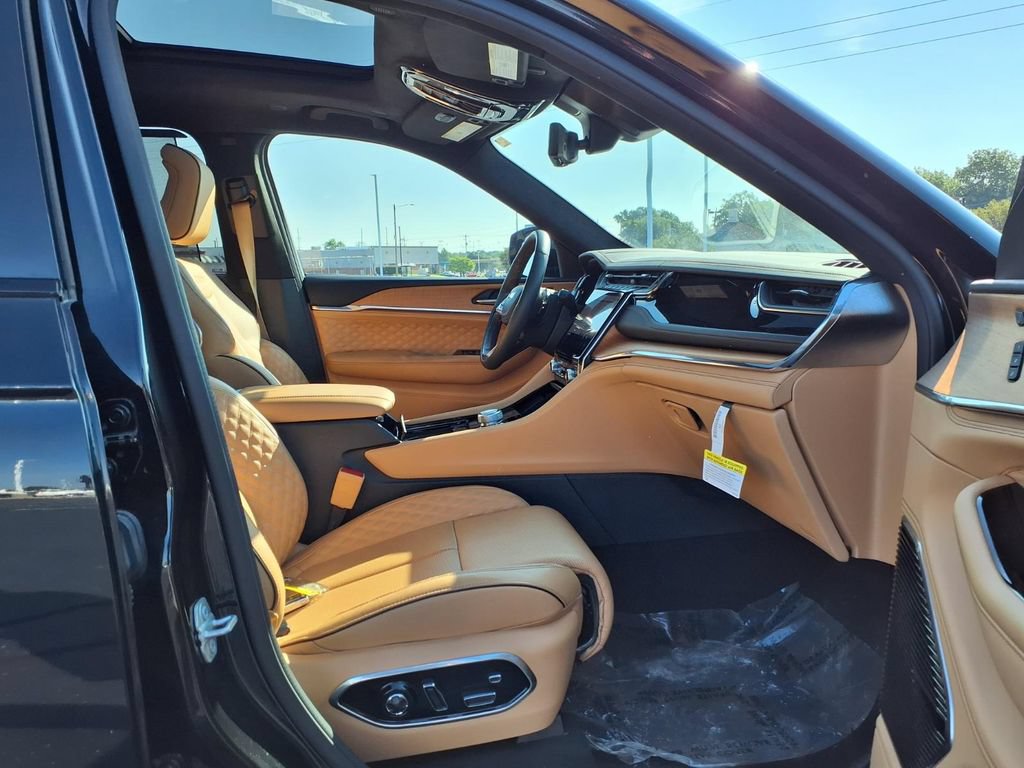 Used 2024 Jeep Grand Cherokee L Summit AWD/4WD image 32