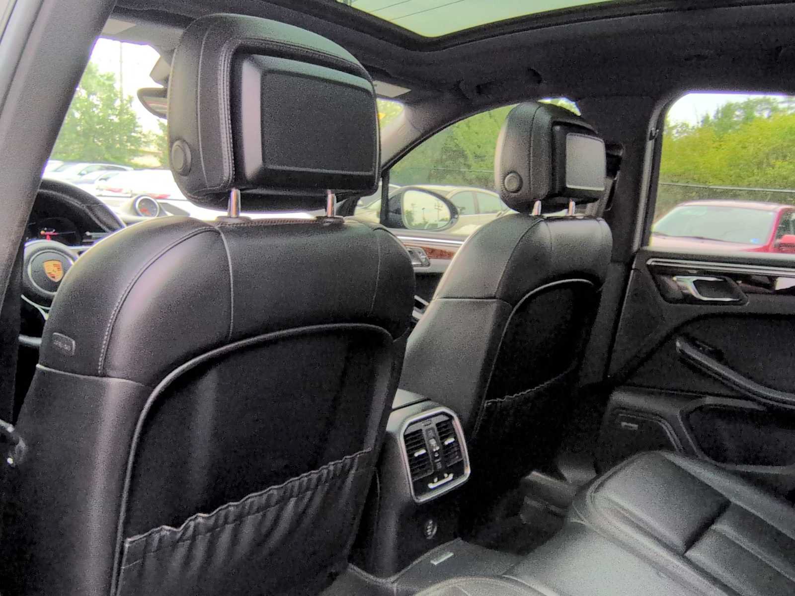 Used 2018 Porsche Macan AWD/4WD image 18