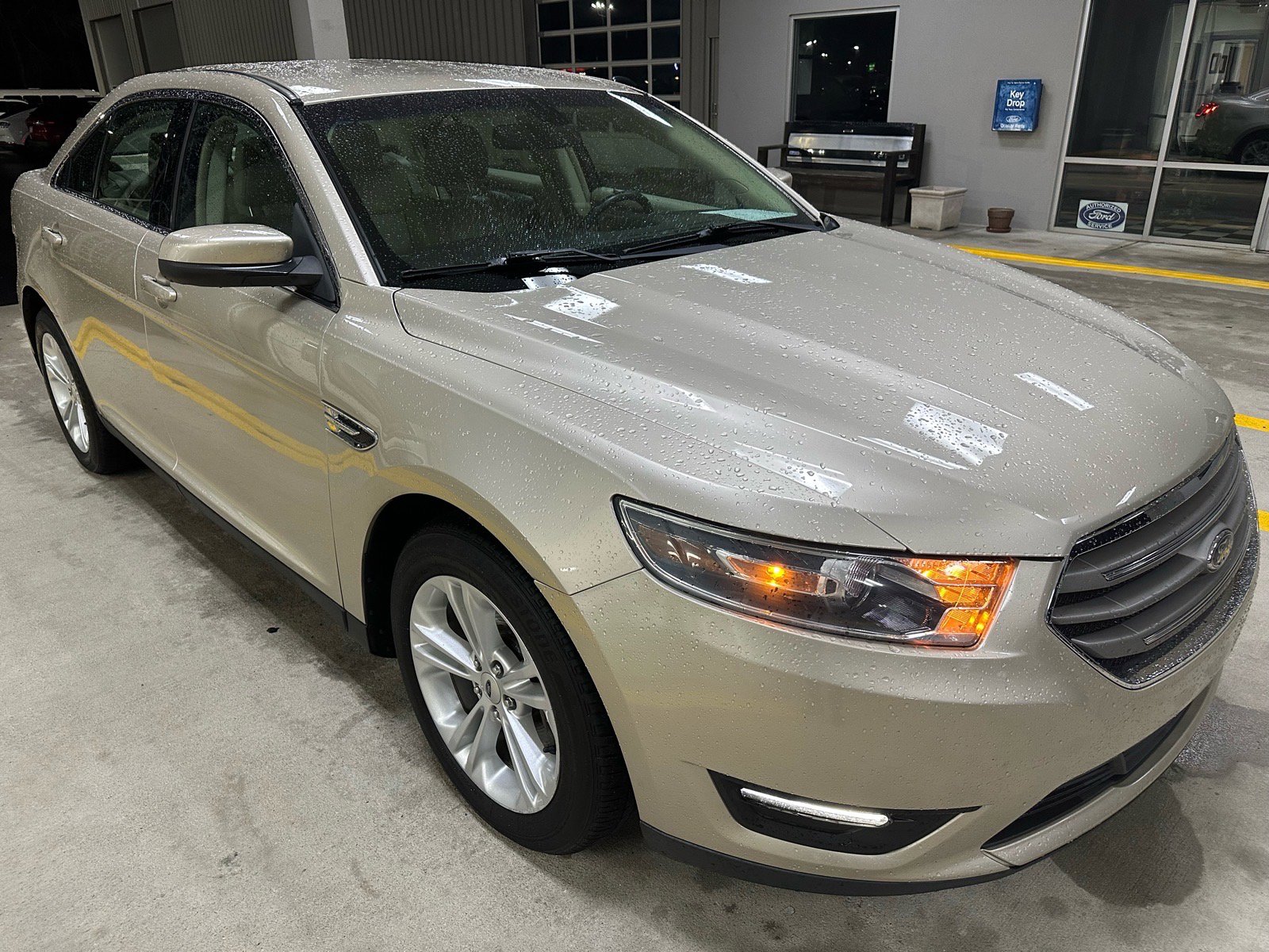 Used 2018 Ford Taurus SEL image 8