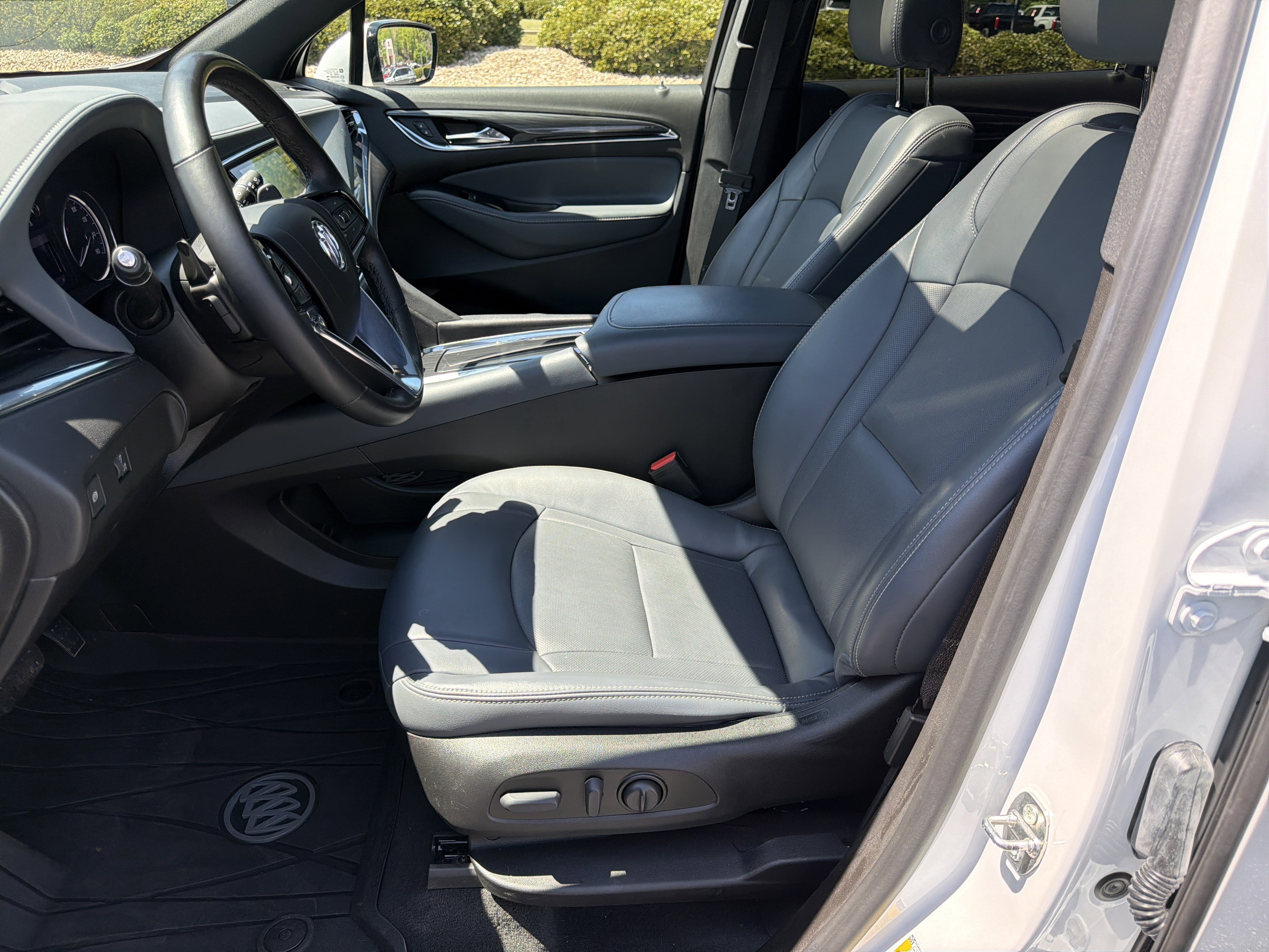 Used 2023 Buick Enclave Essence w/ Experience Buick Package AWD/4WD image 9