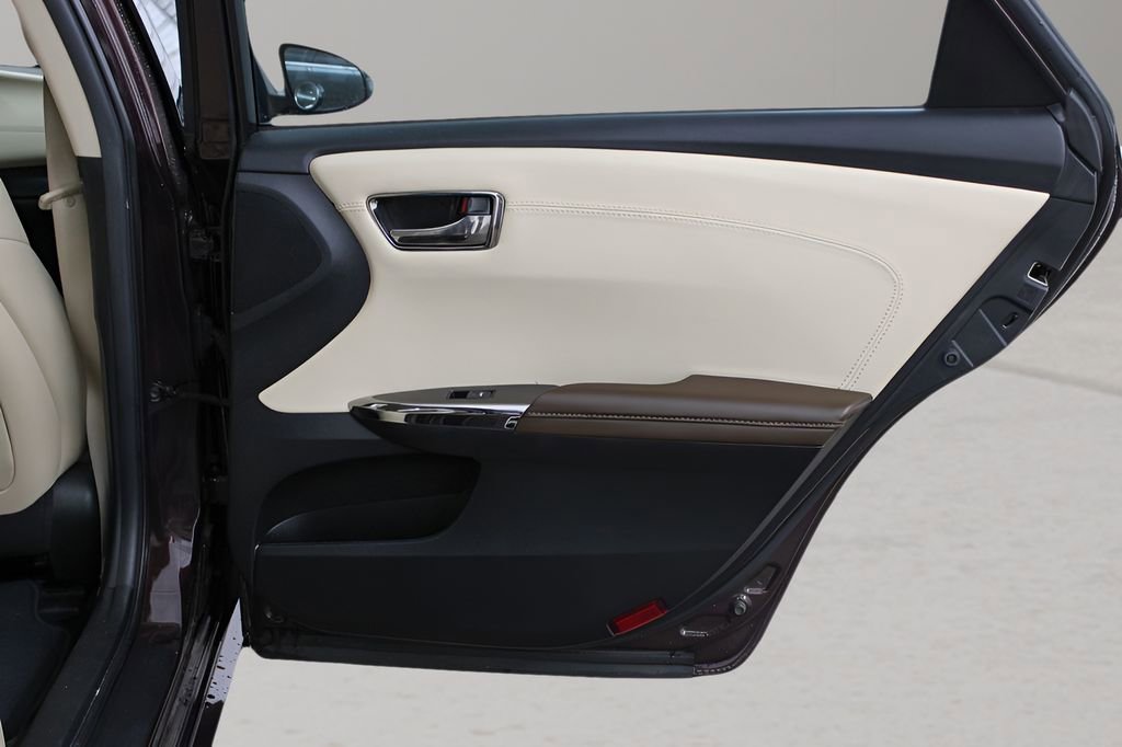 Used 2016 Toyota Avalon XLE Plus FWD image 11