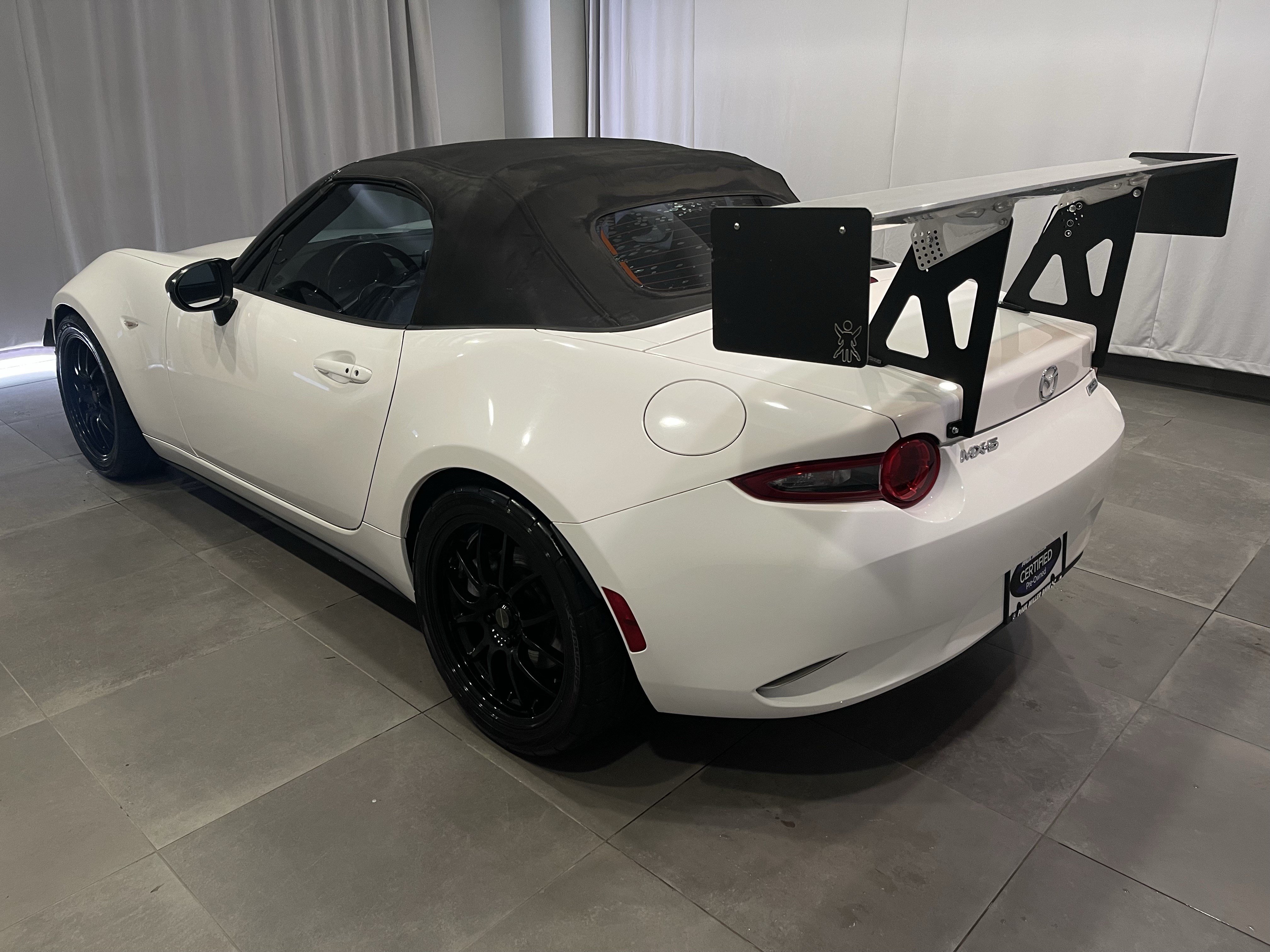 Used 2016 MAZDA MX-5 Miata Sport RWD image 4