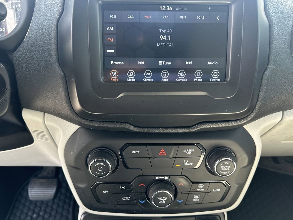 Used 2021 Jeep Renegade Latitude w/ Convenience Group image 28