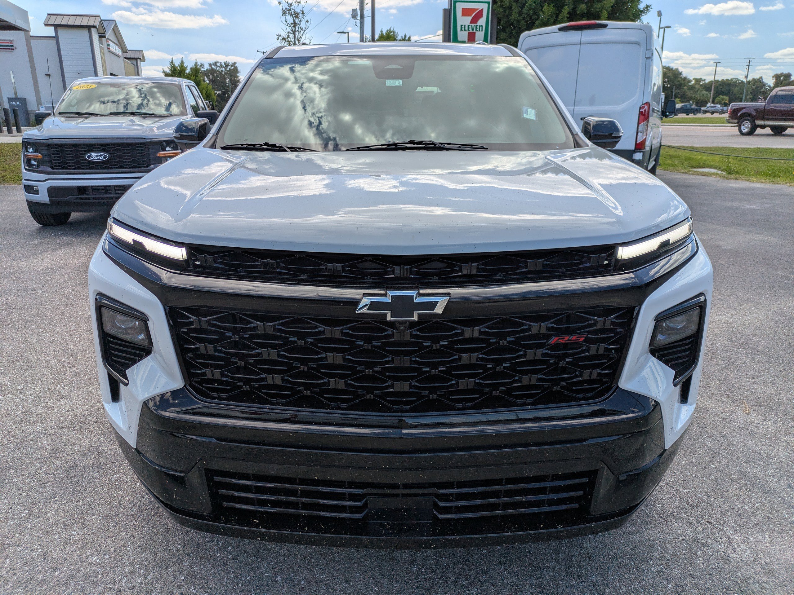 Used 2024 Chevrolet Traverse RS image 8