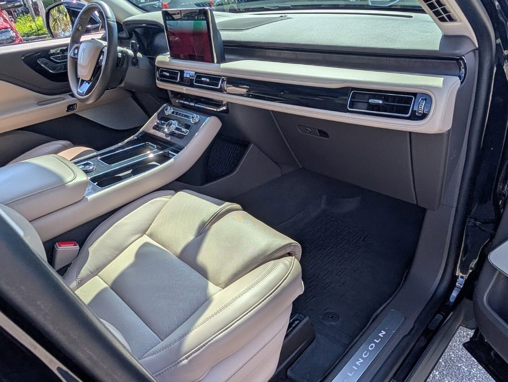Used 2024 Lincoln Aviator Reserve w/ Equipment Group 201A image 16