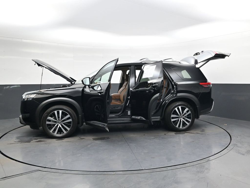 Used 2024 Nissan Pathfinder Platinum w/ Cargo Package image 49