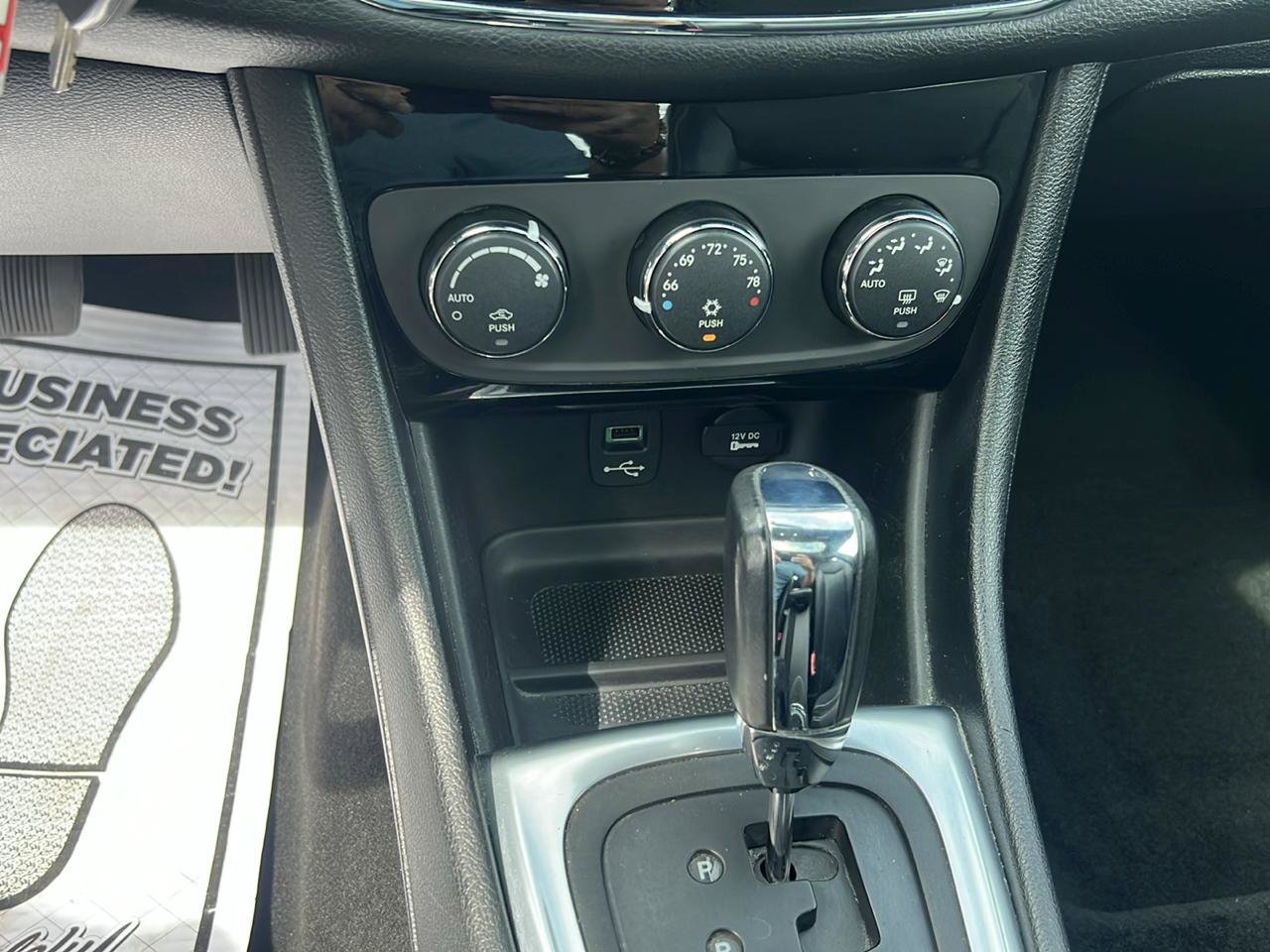 Used 2011 Chrysler 200 Limited FWD image 20