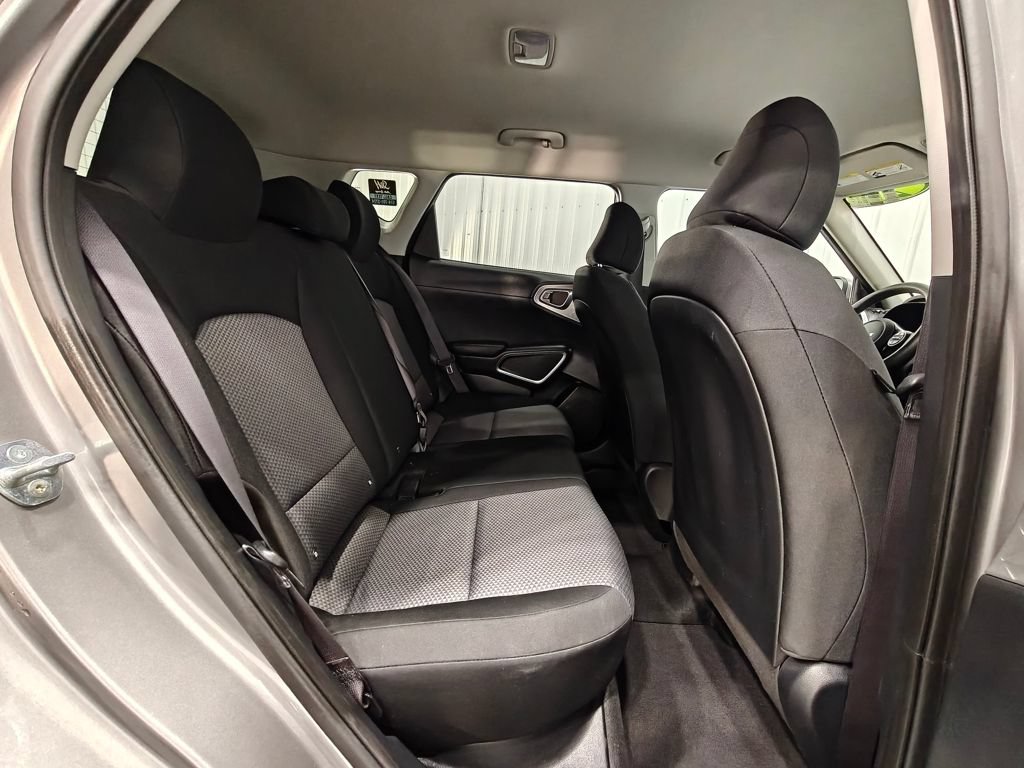 Used 2025 Kia Soul LX w/ LX Technology Package FWD image 17