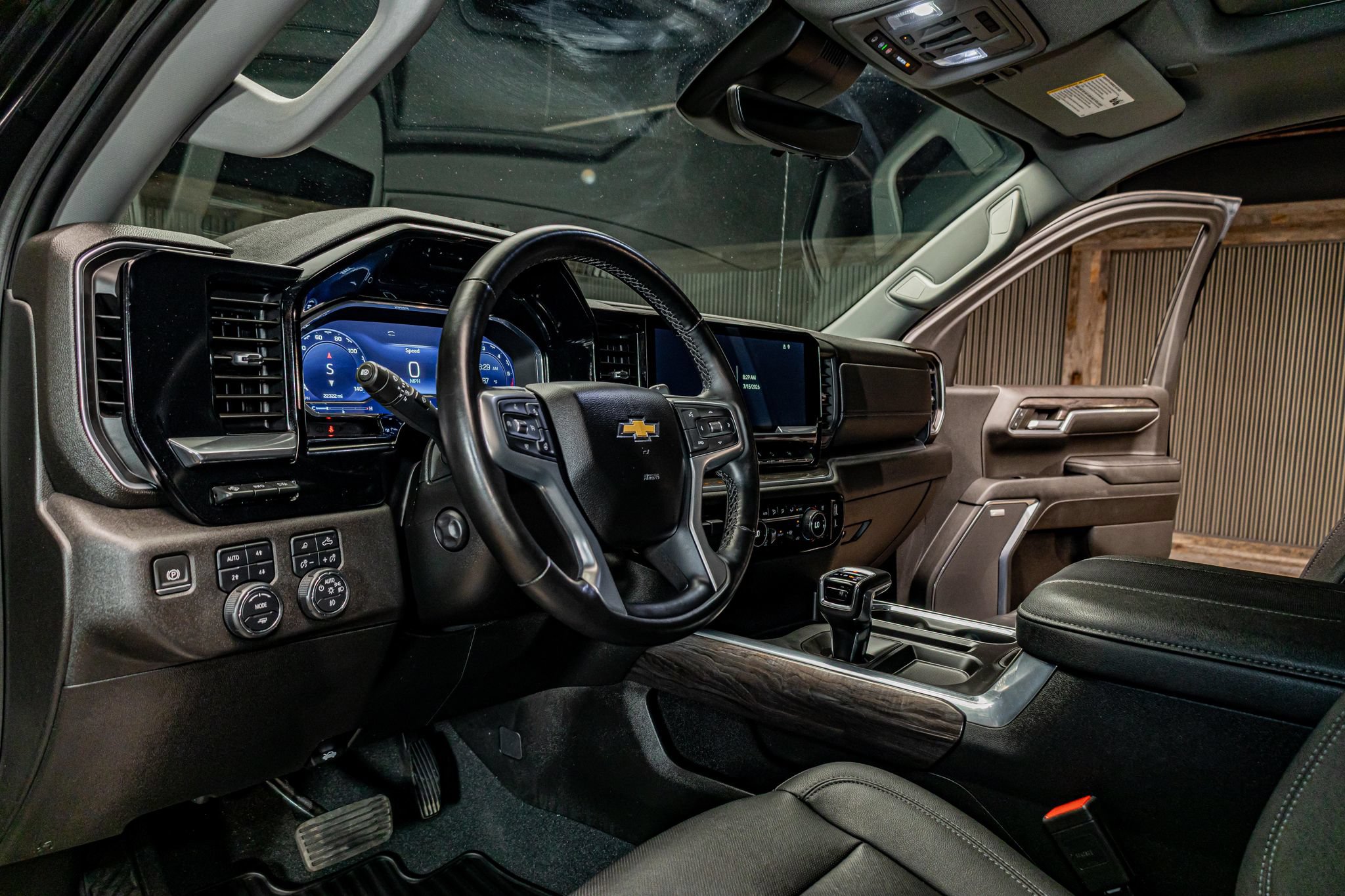 Used 2023 Chevrolet Silverado 1500 LTZ w/ LTZ Premium Package AWD/4WD image 17