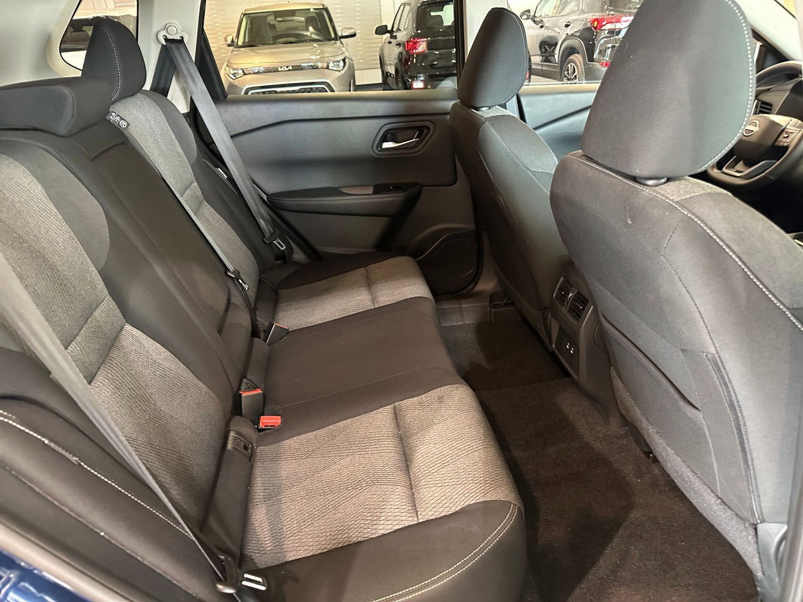 Used 2025 Nissan Rogue SV image 38