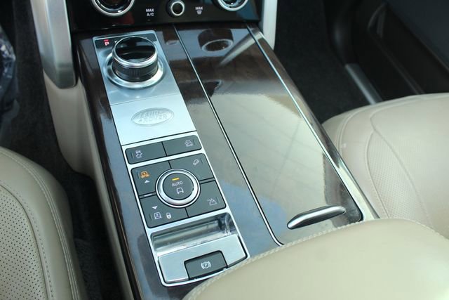 Used 2020 Land Rover Range Rover HSE image 16