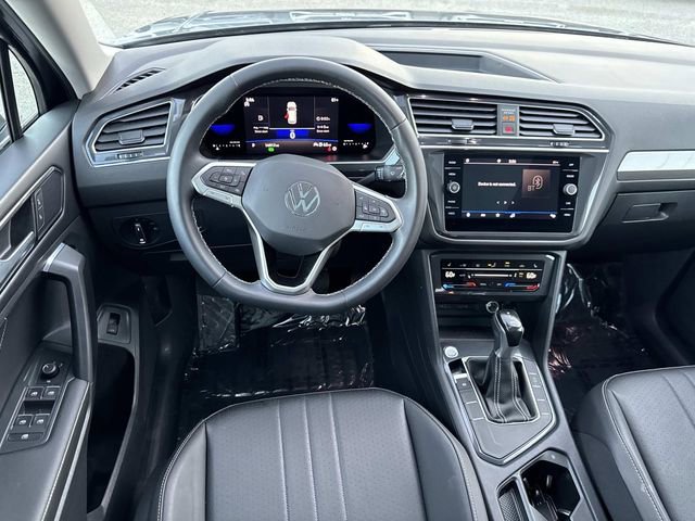 Certified 2023 Volkswagen Tiguan SE w/ Panoramic Sunroof Package image 8