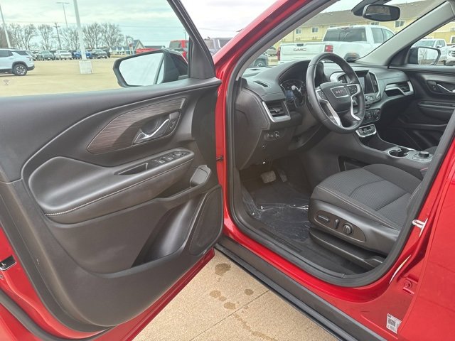 Used 2023 GMC Terrain SLE w/ Driver Convenience Package image 9