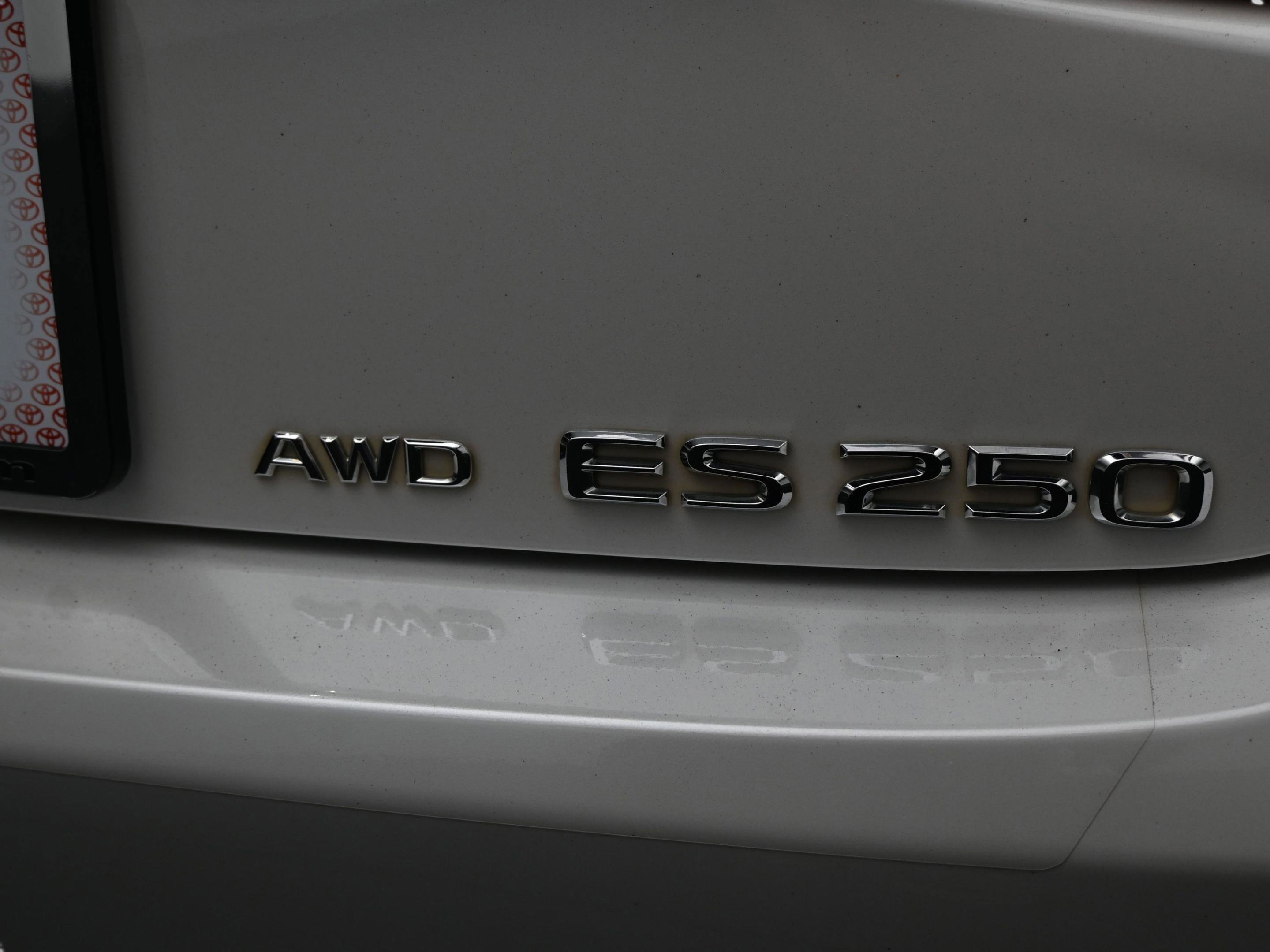 Used 2021 Lexus ES 250 w/ Premium Package image 38