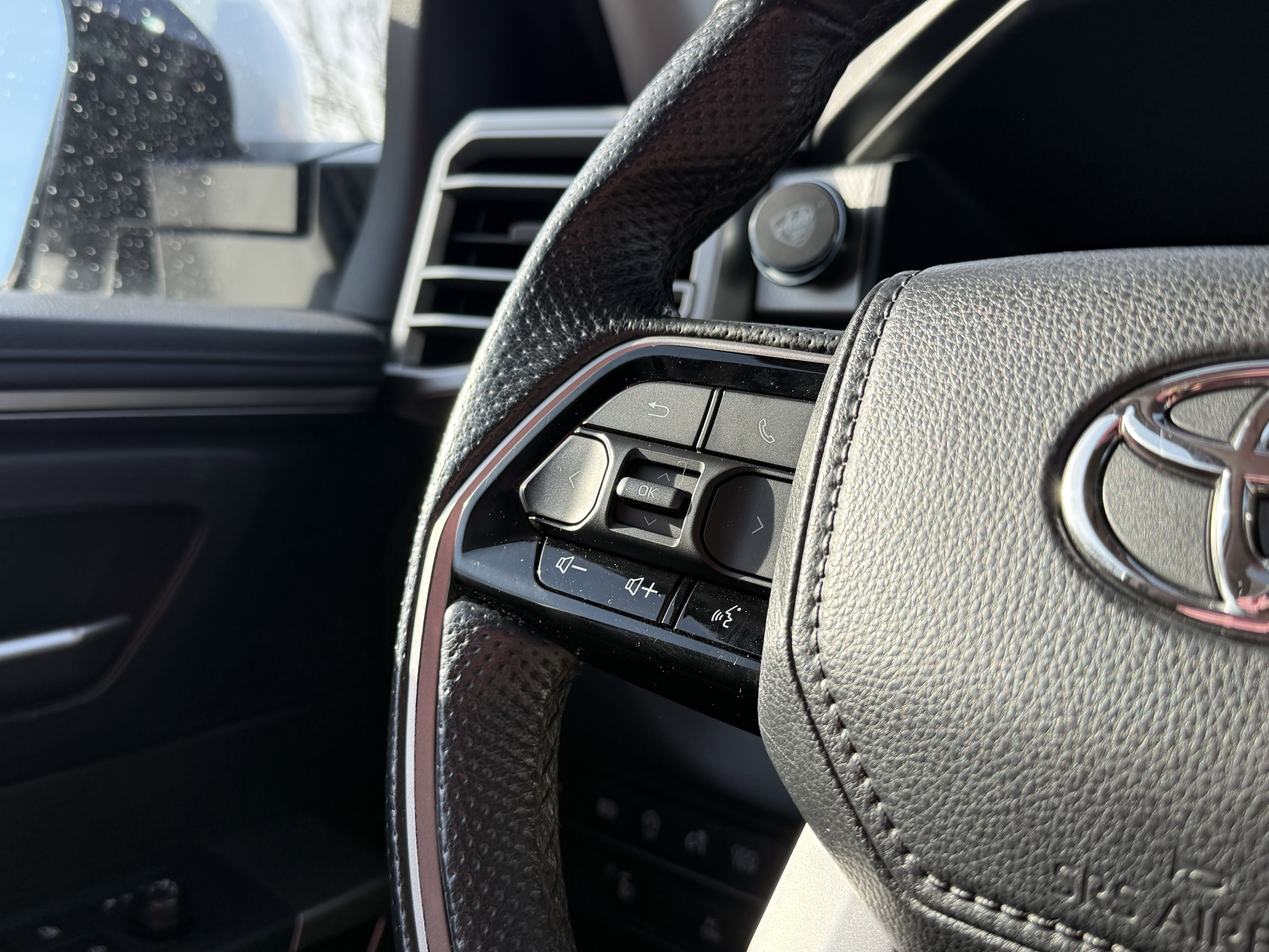 Used 2022 Toyota Tundra Limited image 19