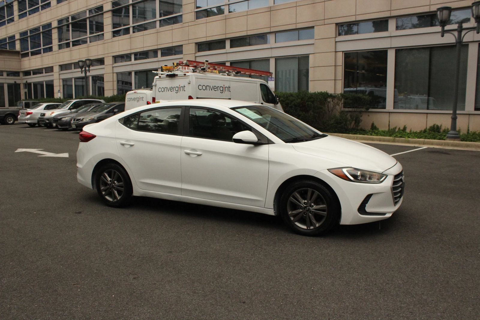 Used 2017 Hyundai Elantra SE FWD image 2