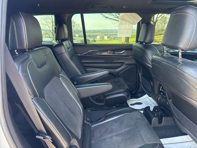 Used 2023 Jeep Grand Cherokee L Laredo image 12