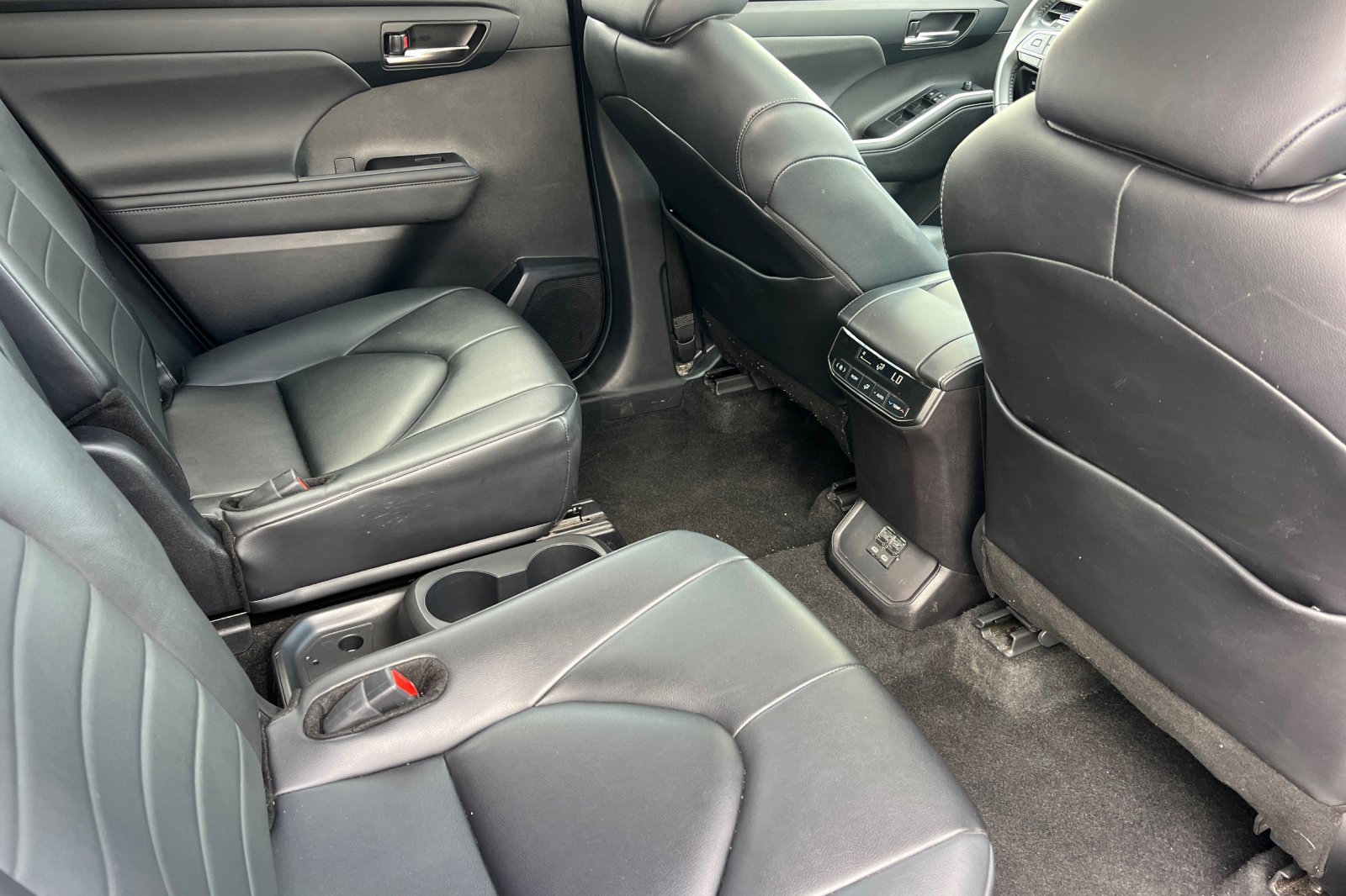 Used 2024 Toyota Highlander XLE image 18