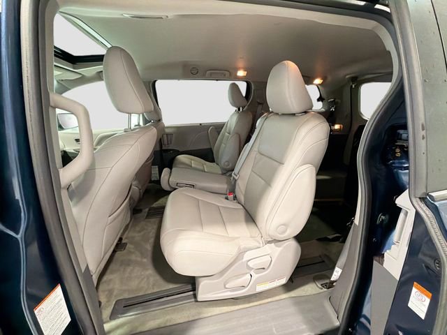 Used 2018 Toyota Sienna XLE FWD image 20