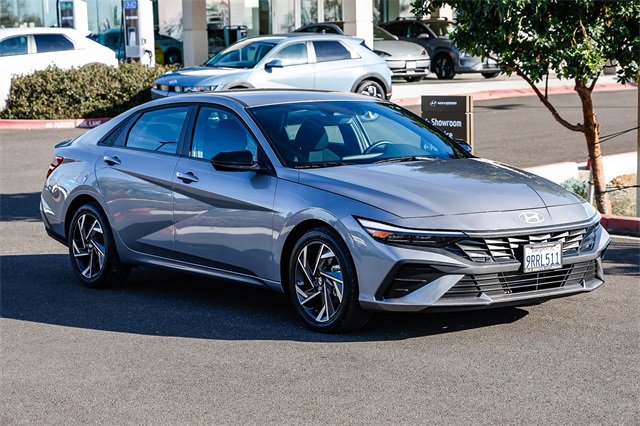 Certified 2025 Hyundai Elantra Sport image 6