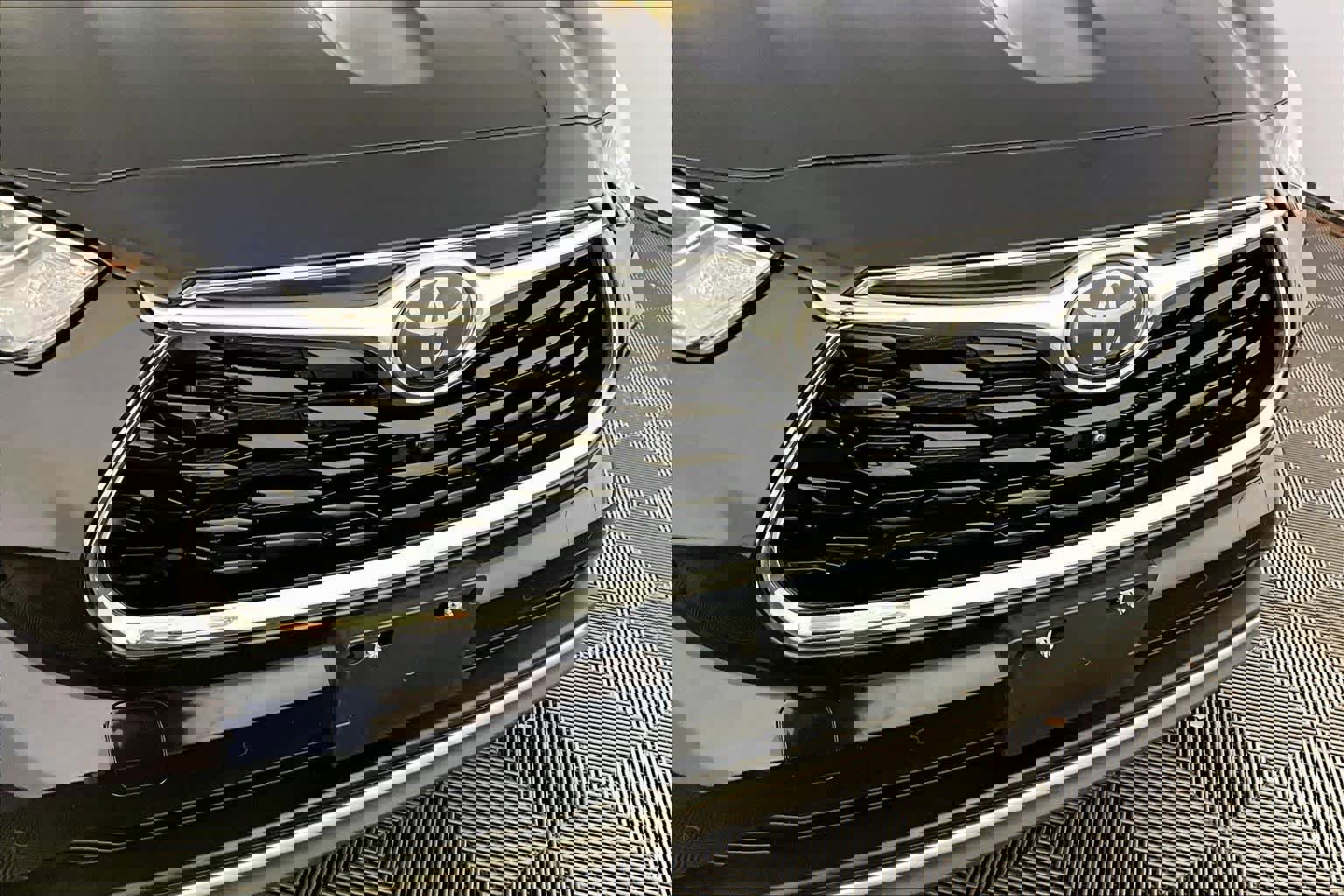 Used 2023 Toyota Highlander Platinum image 32