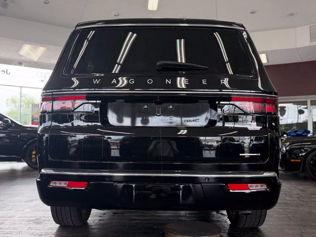 Used 2024 Jeep Wagoneer Series III AWD/4WD image 10