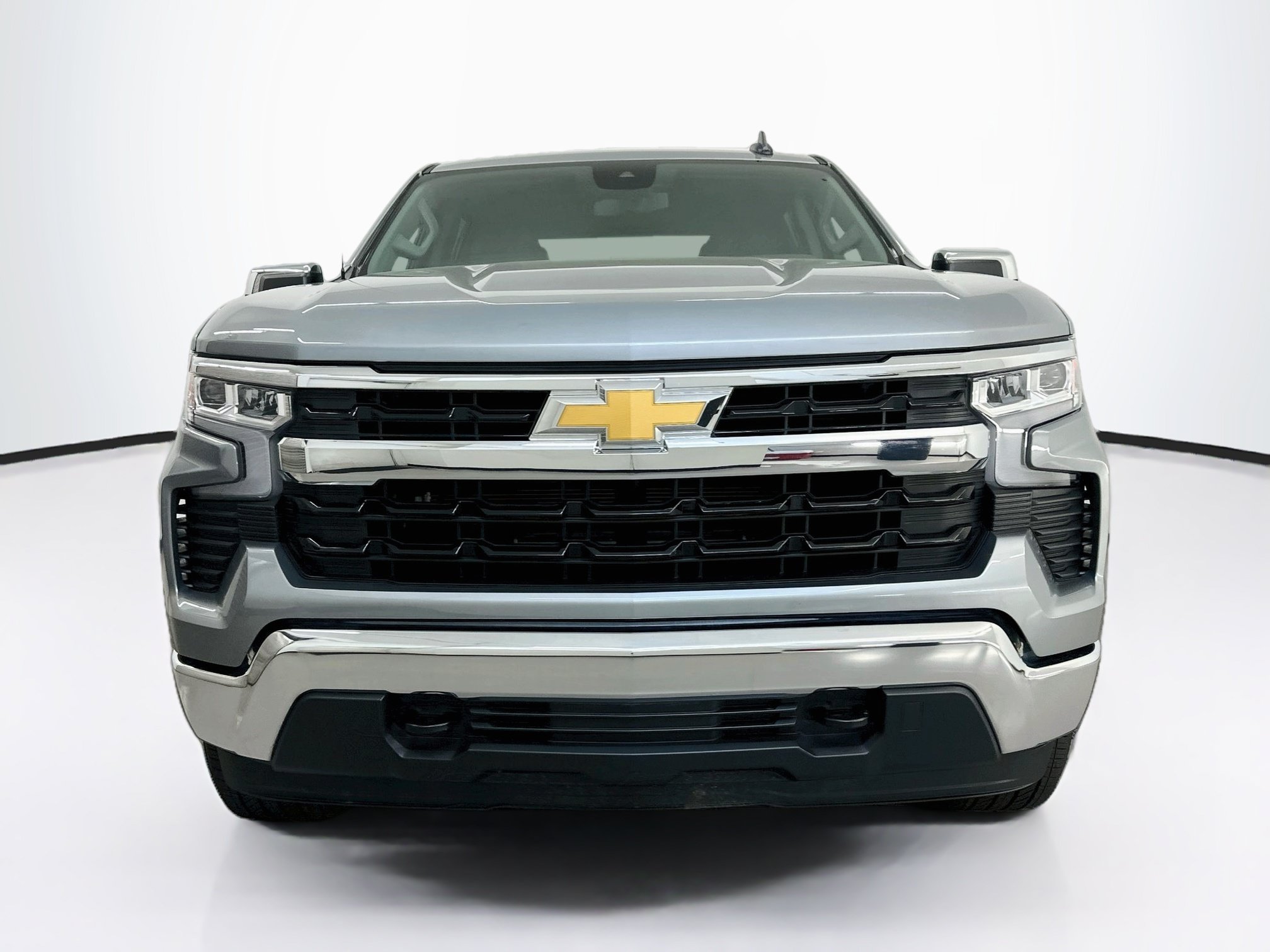 Used 2024 Chevrolet Silverado 1500 LT AWD/4WD image 2