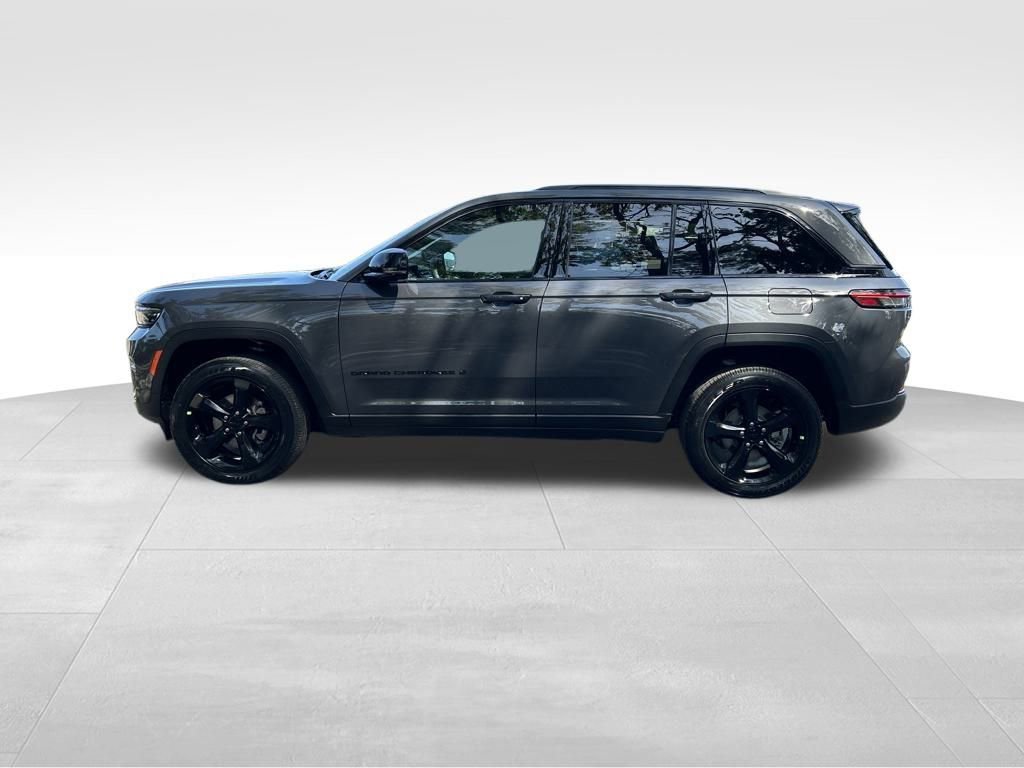 New 2025 Jeep Grand Cherokee Altitude image 3