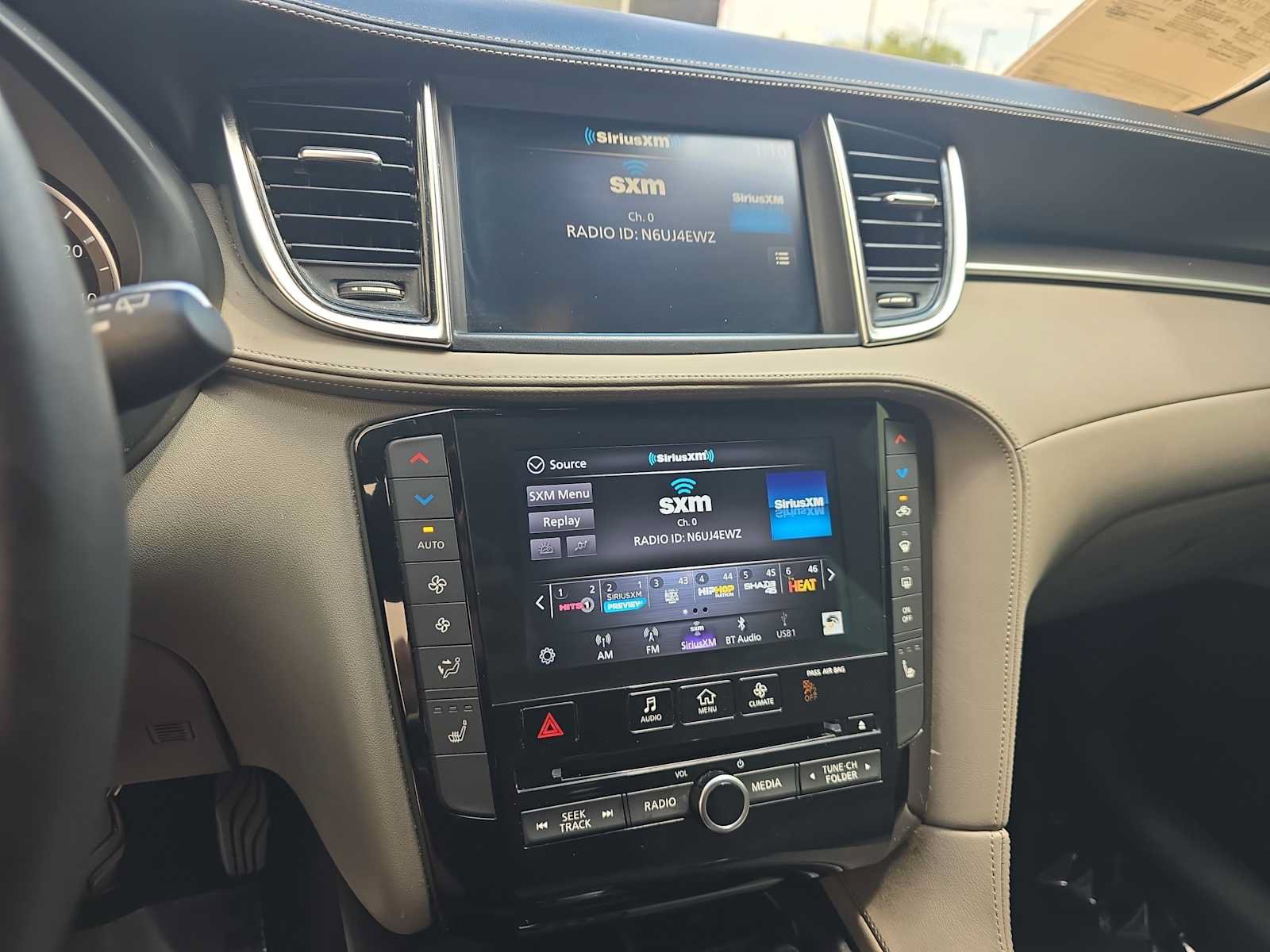 Used 2024 INFINITI QX50 Luxe w/ Accent Package FWD image 21