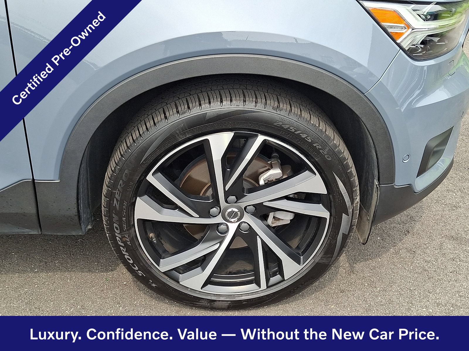 Certified 2022 Volvo XC40 T5 R-Design w/ Advanced Package AWD/4WD image 9