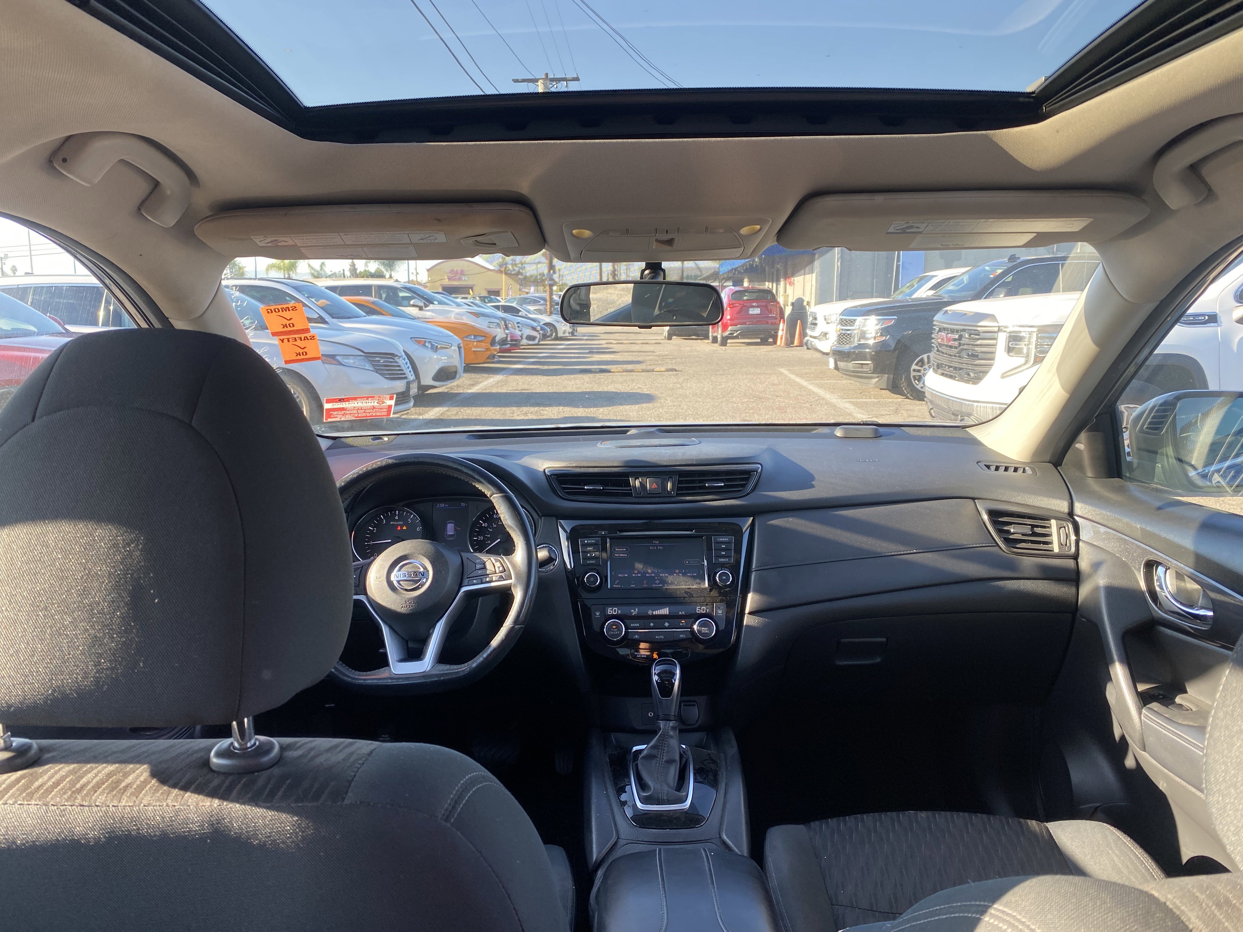 Used 2018 Nissan Rogue SV w/ Premium Package image 22