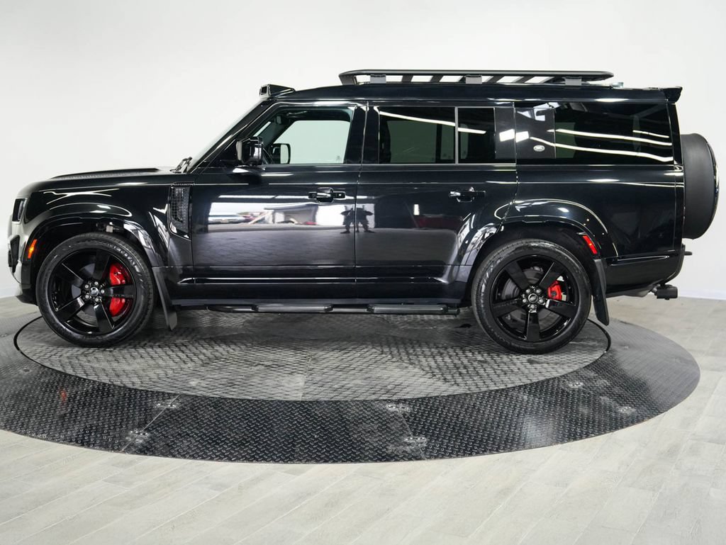 Used 2023 Land Rover Defender 130 X-Dynamic SE AWD/4WD image 4