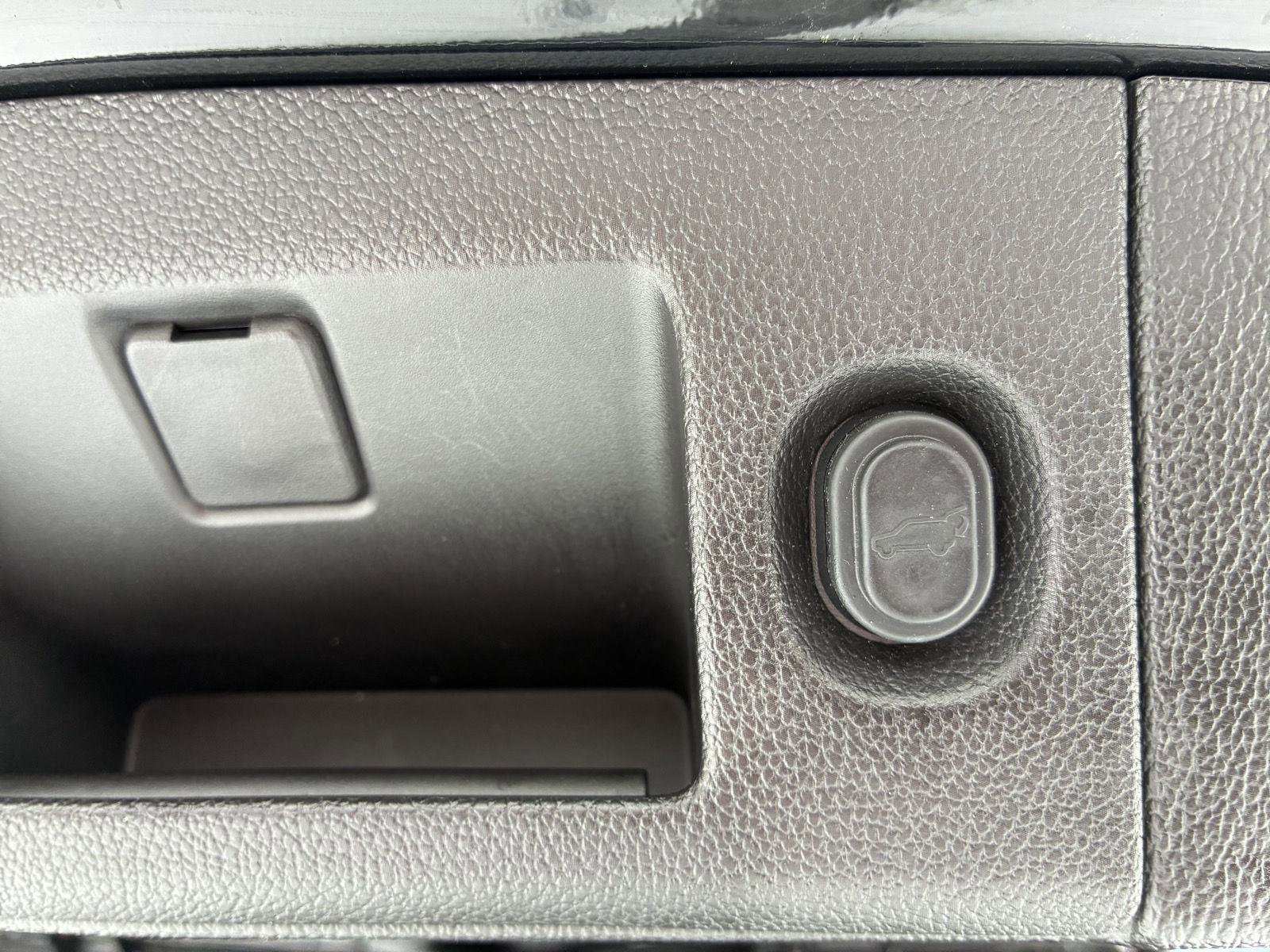 Used 2016 GMC Yukon Denali image 19