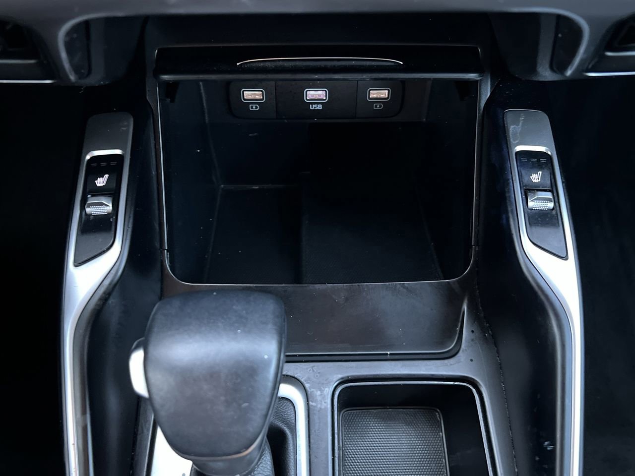 Used 2022 Kia Sorento S w/ Panoramic Sunroof Package image 10