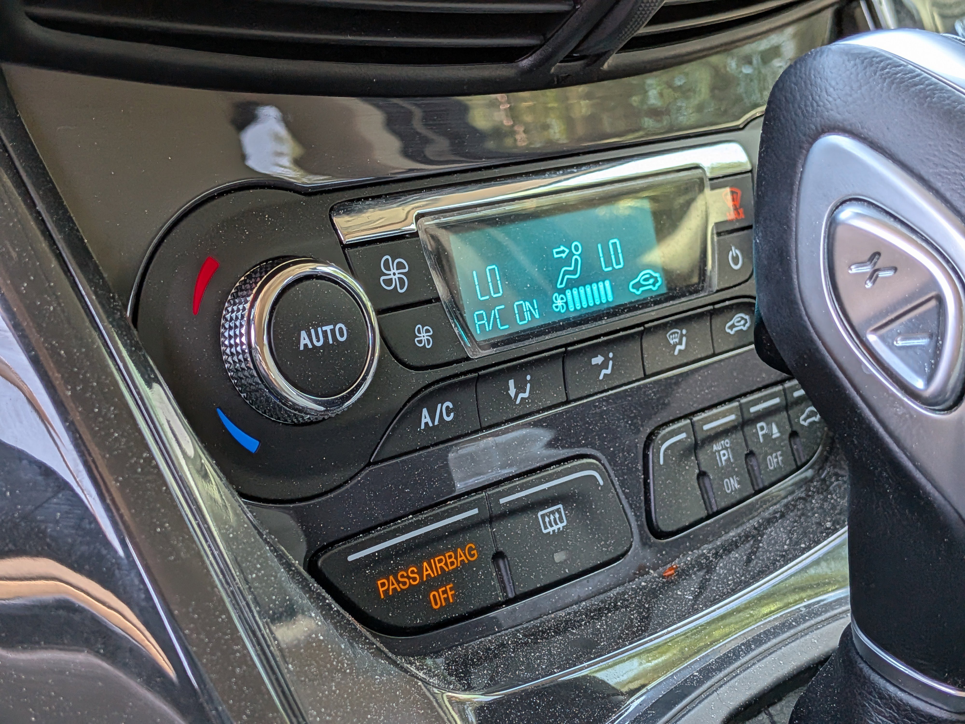 Used 2015 Ford Escape Titanium w/ Equipment Group 301A image 32