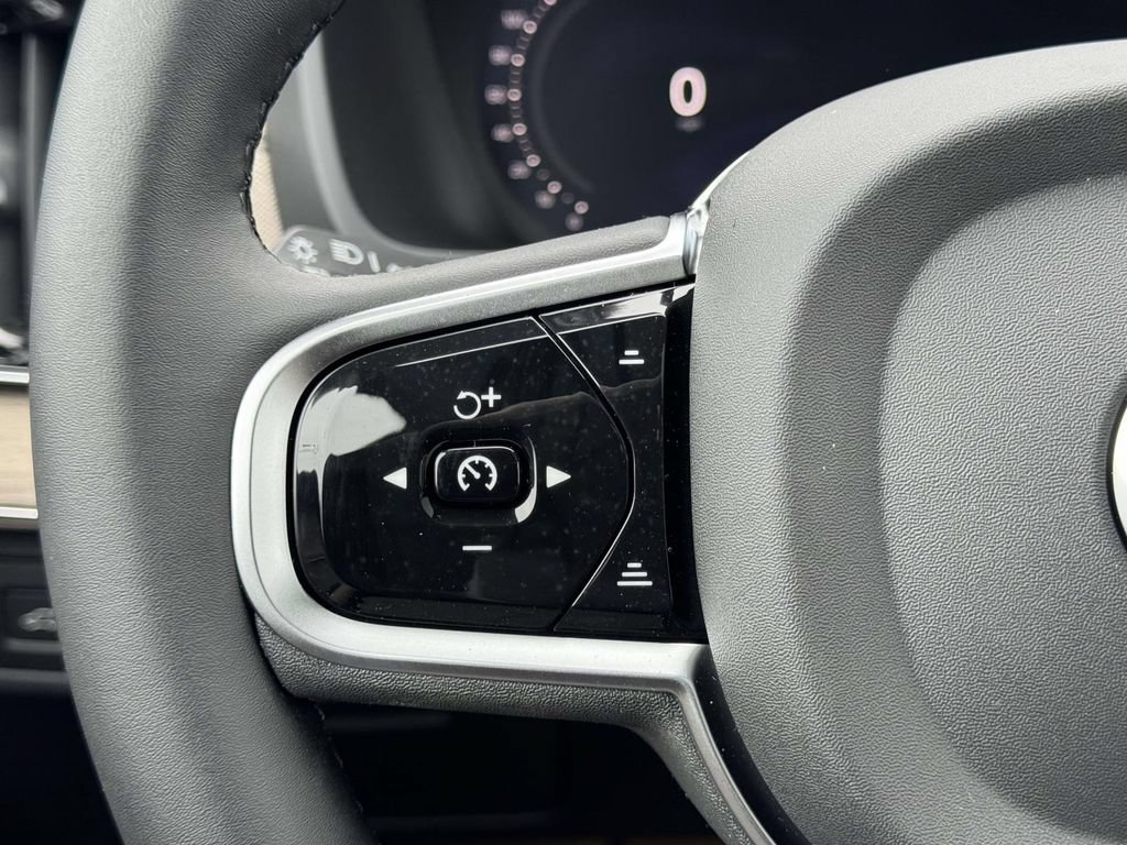 New 2026 Volvo XC90 T8 Plus w/ Protection Package Premier AWD/4WD image 9