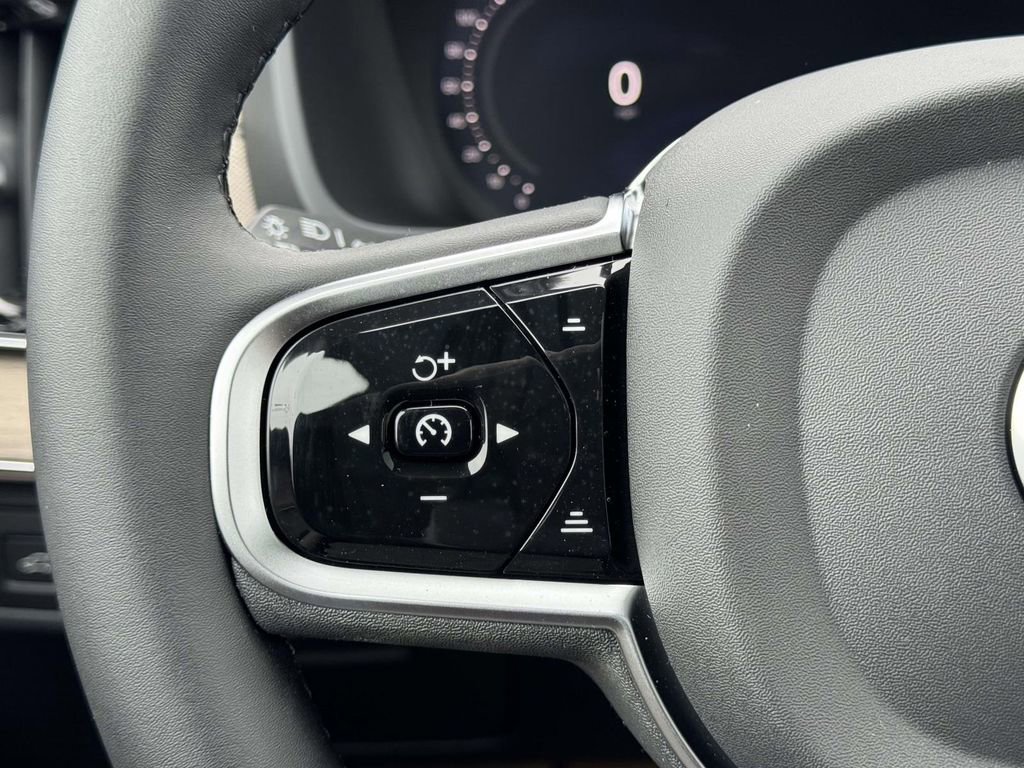 New 2026 Volvo XC90 T8 Plus w/ Protection Package Premier AWD/4WD image 9