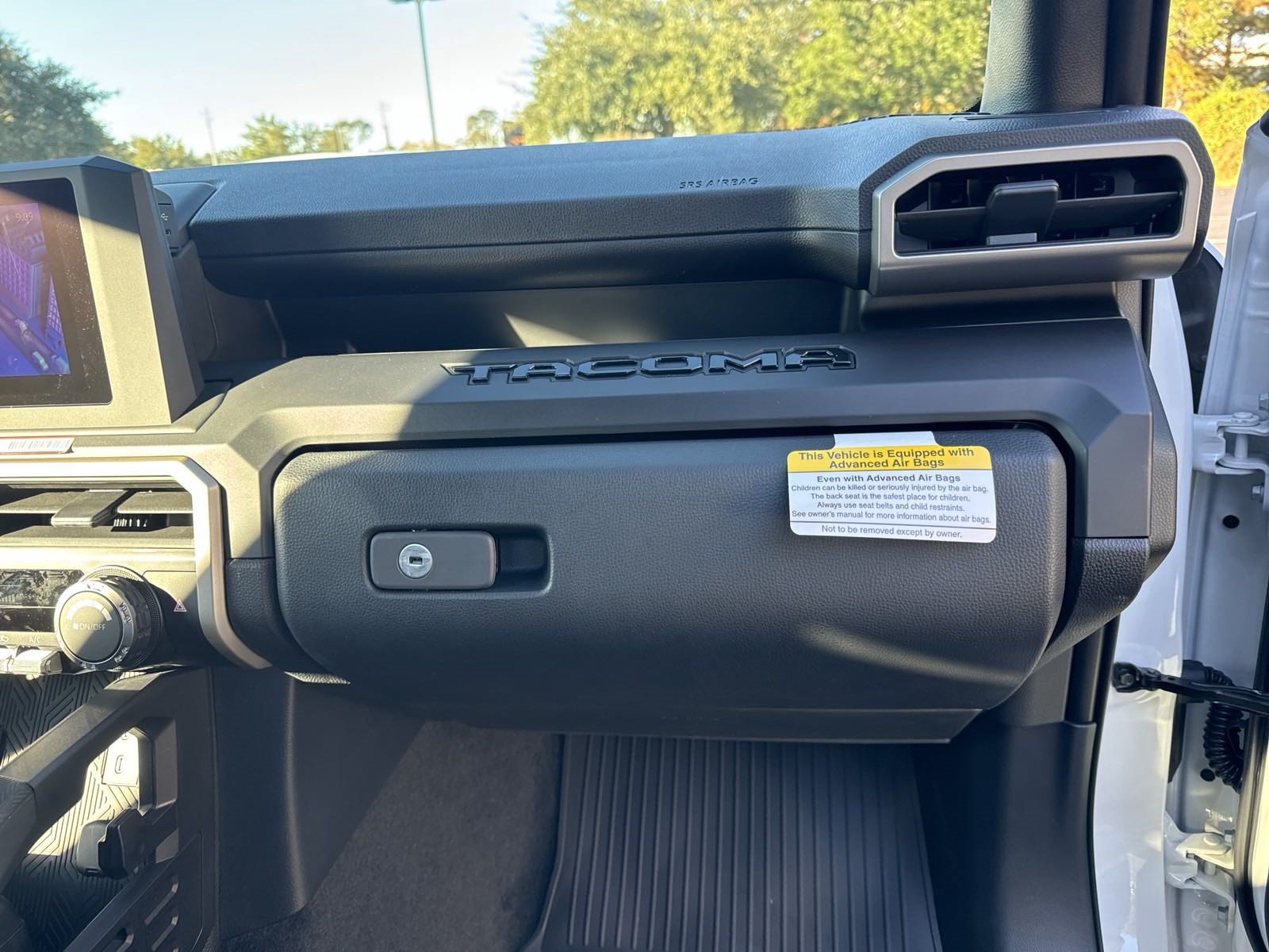 New 2024 Toyota Tacoma SR AWD/4WD image 32