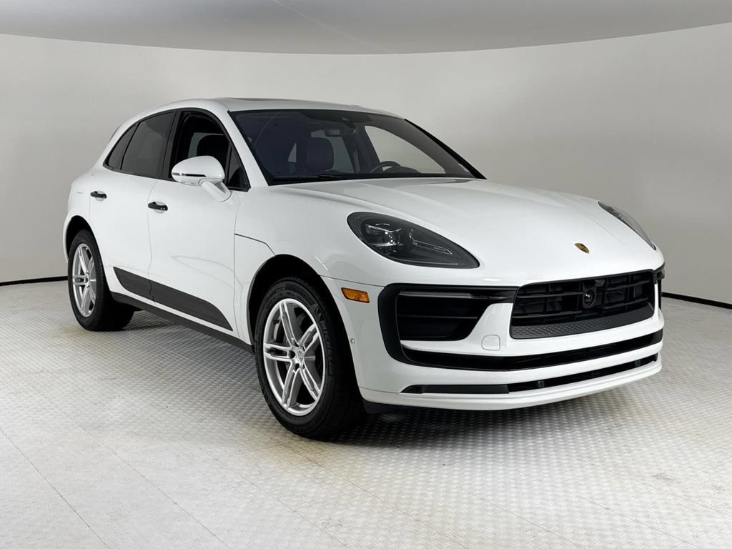 Certified 2024 Porsche Macan AWD/4WD image 9