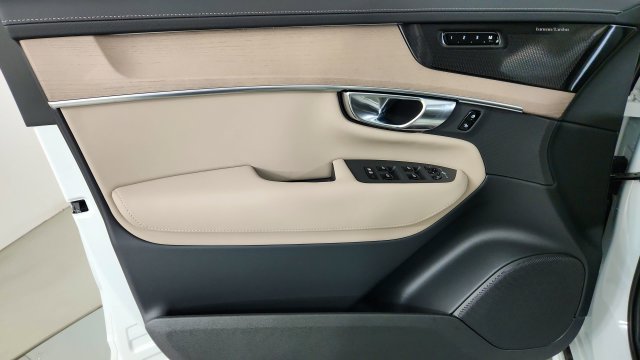 New 2026 Volvo XC90 T8 Plus w/ Protection Package Premier AWD/4WD image 9