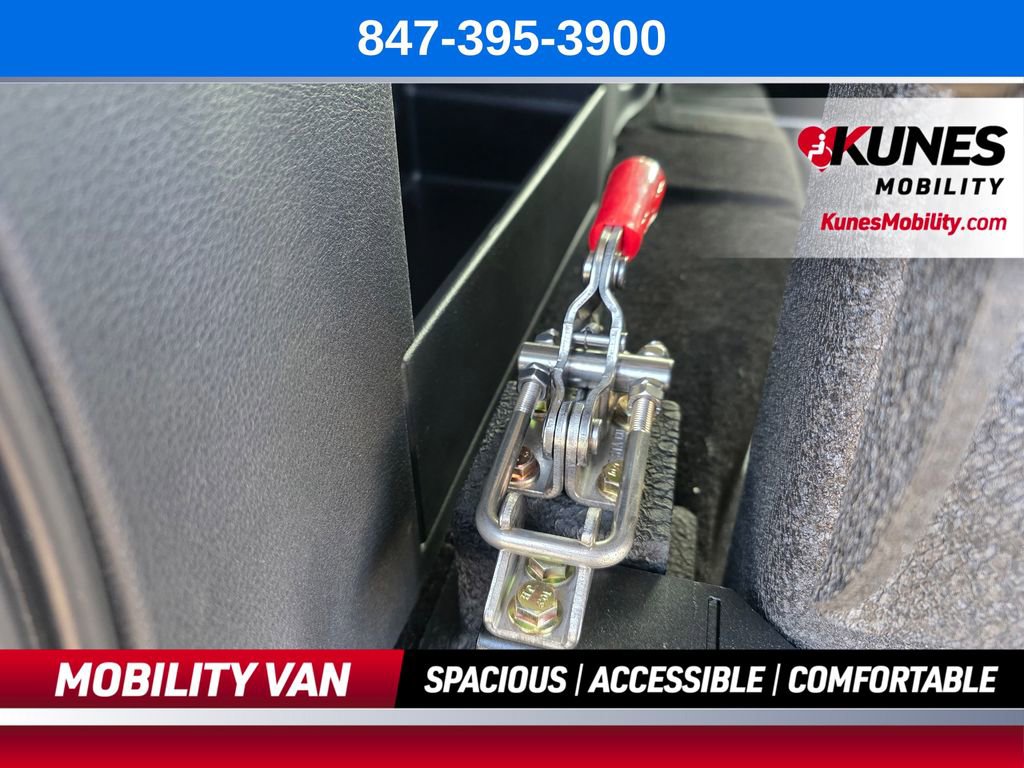 Used 2026 Toyota Sienna LE FWD image 39