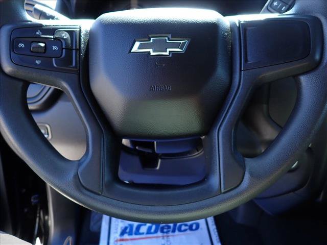 Used 2025 Chevrolet Silverado 1500 Custom Trail Boss w/ Turbomax Blackout Package AWD/4WD image 16
