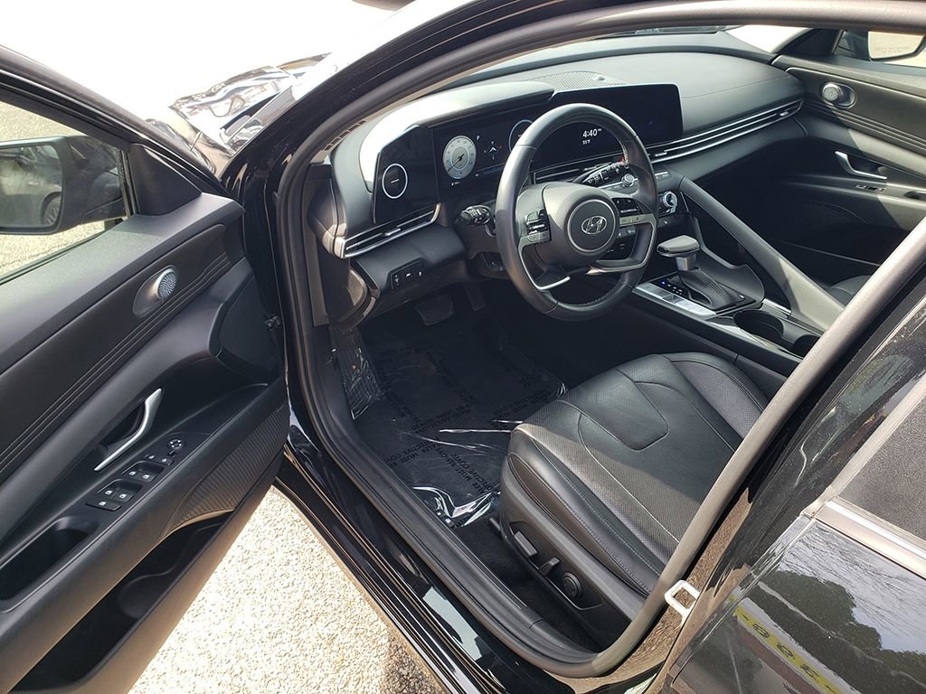 Used 2021 Hyundai Elantra Limited image 9